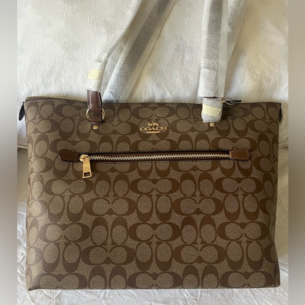 NWT Coach Signature Gallery Tote Bag Khaki/Saddle